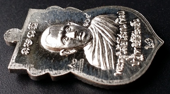 เหรียญเสมาหลวงปู่ทวดพิมพ์หัวโต รุ่น"ปาฏิหาริย์-ใต้ร่มเย็น" เนื้อเงินพร้อมกล่อง