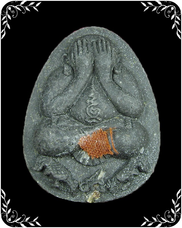 พระปิดตาหลวงปู่คร่ำ วัดวังหว้า ติดจีวร ฝังตะกรุด