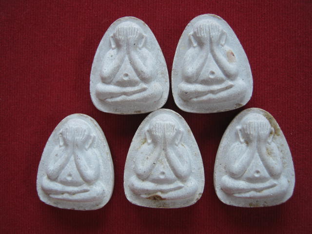 ปิดตา หลังยันต์นะ (3 ยันต์) หลวงพ่อเกษม ปี36 ทีเดียว 5 องค์