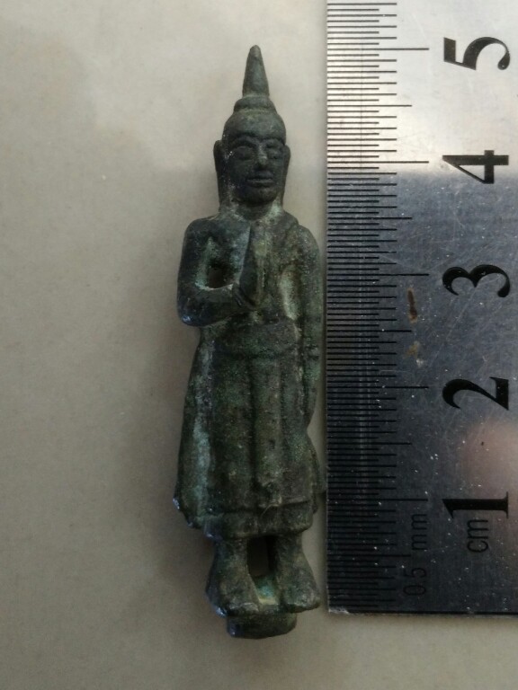 พระยืนประทานพรเนื้อสำริด