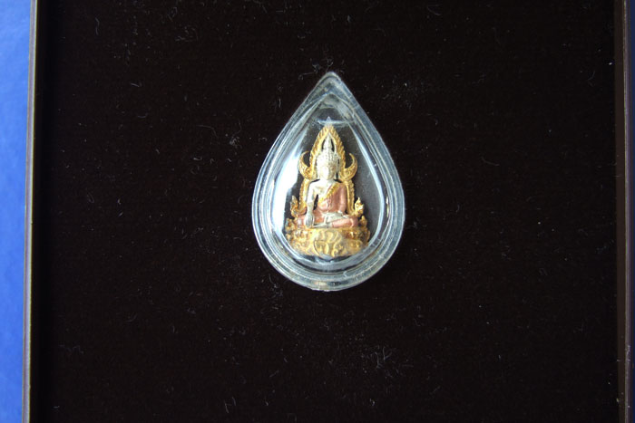  พระพุทธชินราช เนื้อสามกษัตริย์ ภปร.ขนาด1/4 นิ้ว กล่องเดิมๆ