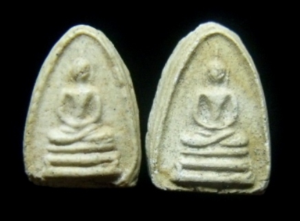 **วัดใจ**สมเด็จหลวงปู่หินวัดระฆัง พิมพ์ทรงกลีบบัว 2 องค์**เชิญชมครับ
