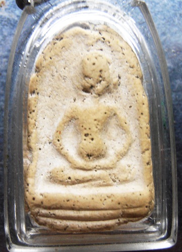 พระกรุวัดเงินคลองเตยพิมพ์ซุ้มกอฐานเตีัย พร้อมบัตรรับรองเพื่อนบ้านครับ