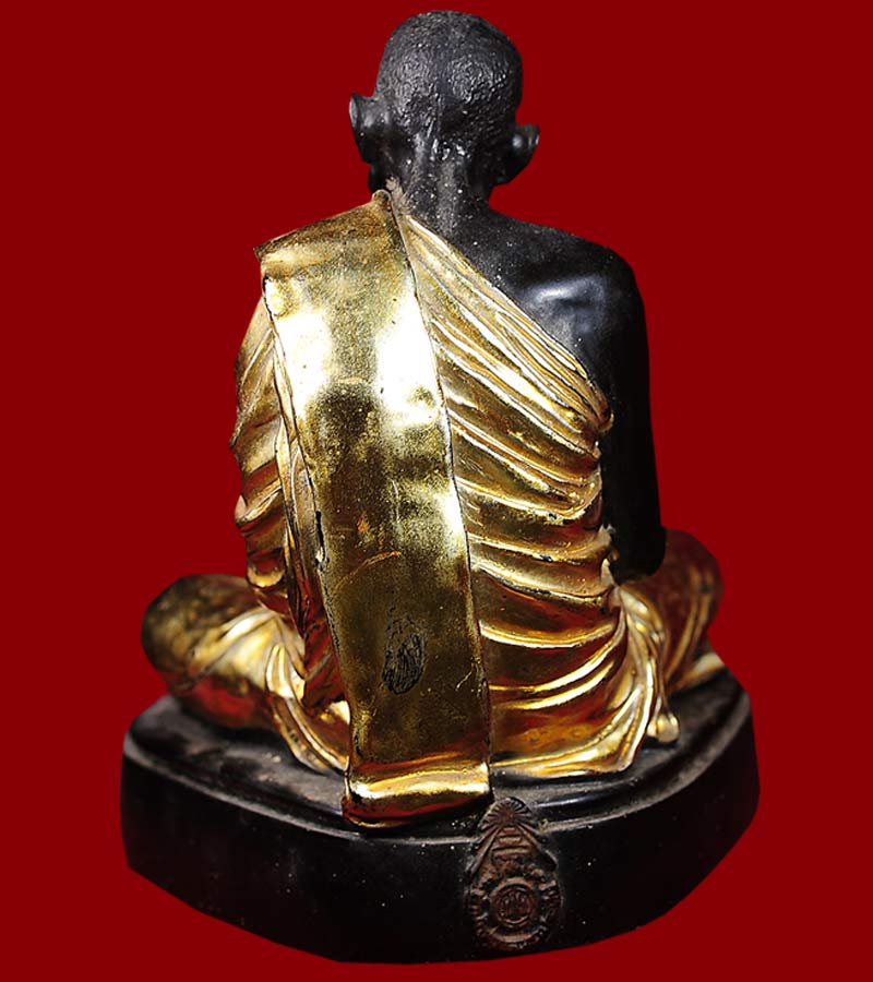 หลวงปู่แหวน เนื้อเรซิ่น ขนาดหน้า ตัก ๕ นิ้ว สูง ๗ นิ้ว