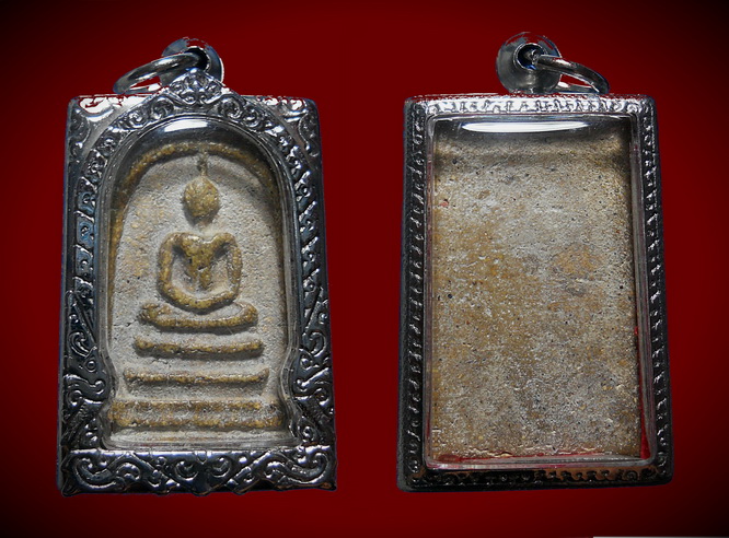 พระสมเด็จเนื้อสวย ๆ ใส่กรอบพร้อมใช้ ไม่ทราบที่