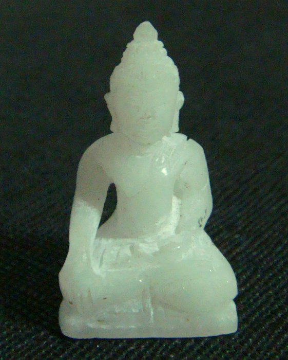 พระพุทธพิมพ์ปางมารวิชัย เนื้อหยกขาวแกะ