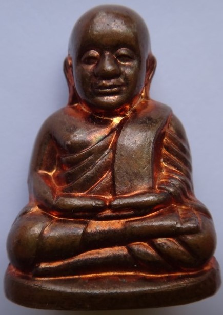 หลวงพ่อเงิน วัดบางคลาน รุ่น กองทุน 53 พิมพ์หน้ายิัม เนื้อทอง แดงเลขสวย8484เคาะเดียว