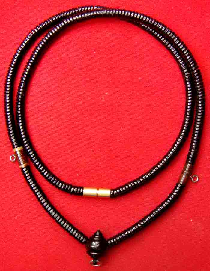 ***สร้อยผสมเม็ดกะลาตาเดียว+หัวกลางรูปขุนไม้มงคล ความยาว ๒๖ นิ้ว แบบ ๓ ห่วง ๑ เส้นสวยๆ