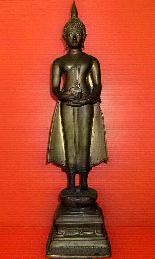 พระบูชาปางอุ้มบาตร(พระประจำวันพุธ) วัดประสาทบุญญาวาส ปี 2506 หายากมากค่ะ