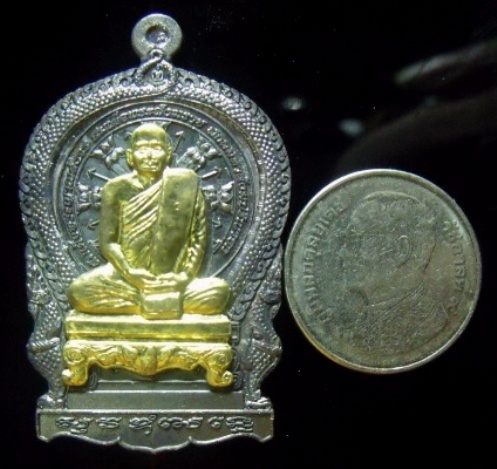**เหรียญนั่งพานสมเด็จญาณฯ สมเด็จพระสังฆราช  วัดบวรฯ เนื้อรมดำหน้ากากทอง ปี ๒๕๔๓**สวยๆ