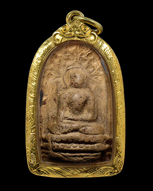 พระคง กรุเก่า จ.ลำพูน ฟอร์มตรง สภาพสวย+เลี่ยมทอง+บัตรรับรองครับ