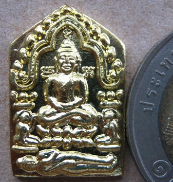 พระขุนแผน หลังยันต์มงกุฏแก้ว รุ่นสร้างวิหารหลวงปู่อินทร์ วัดหนองบัว ปี2556 เนื้อทองฝาบาตร พิมพ์เล็ก 