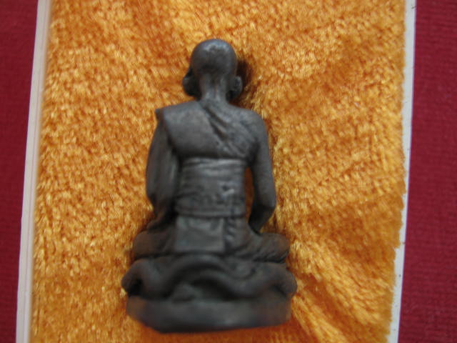 หลวงปู่คำพันธ์ รูปเหมือน นั่งพญานาค ปี42 เนื้อนวะโลหะ กล่องเดิม