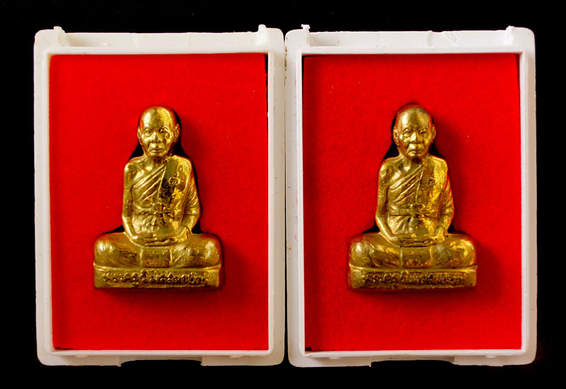 ***ปั๊มรูปเหมือน หลวงพ่อเพี้ยน รุ่นแรกออกวัดท่าโขลง 2 องค์***