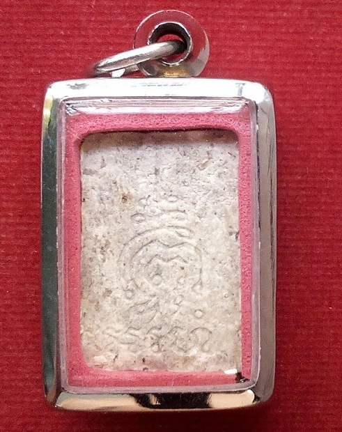 พระพุทธประทานพร พิมพ์คะแนน หลวงปู่ดู่ ปี2520 เนื้อผงพุทธคุณ