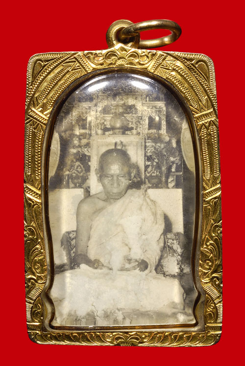 รูปถ่ายพ่อท่านคล้าย วัดสวนขัน รูปกระจกหน้าตรง หลังโต๊ะหมู่ นิยม