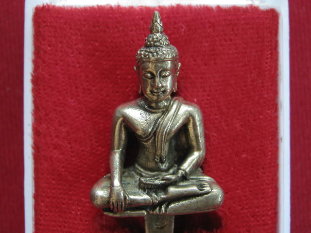 พระยอดธงโฆษปัญโญ รุ่นแรก ลป.คำ พันธ์ พิมพ์ใหญ่ เนื้อฆ้องเก่า ปี39