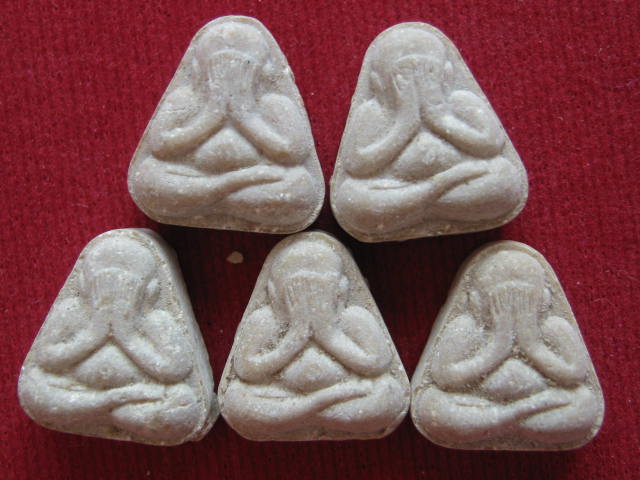 พระปิดตามหาลาภเขมโก "ปิดตาฟ้าลั่น" 5 องค์ ปี17