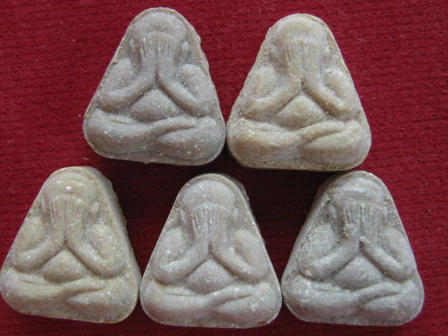 พระปิดตามหาลาภเขมโก "ปิดตาฟ้าลั่น" 5 องค์ ปี17