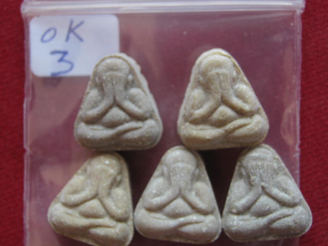 พระปิดตามหาลาภเขมโก "ปิดตาฟ้าลั่น" 5 องค์ ปี17