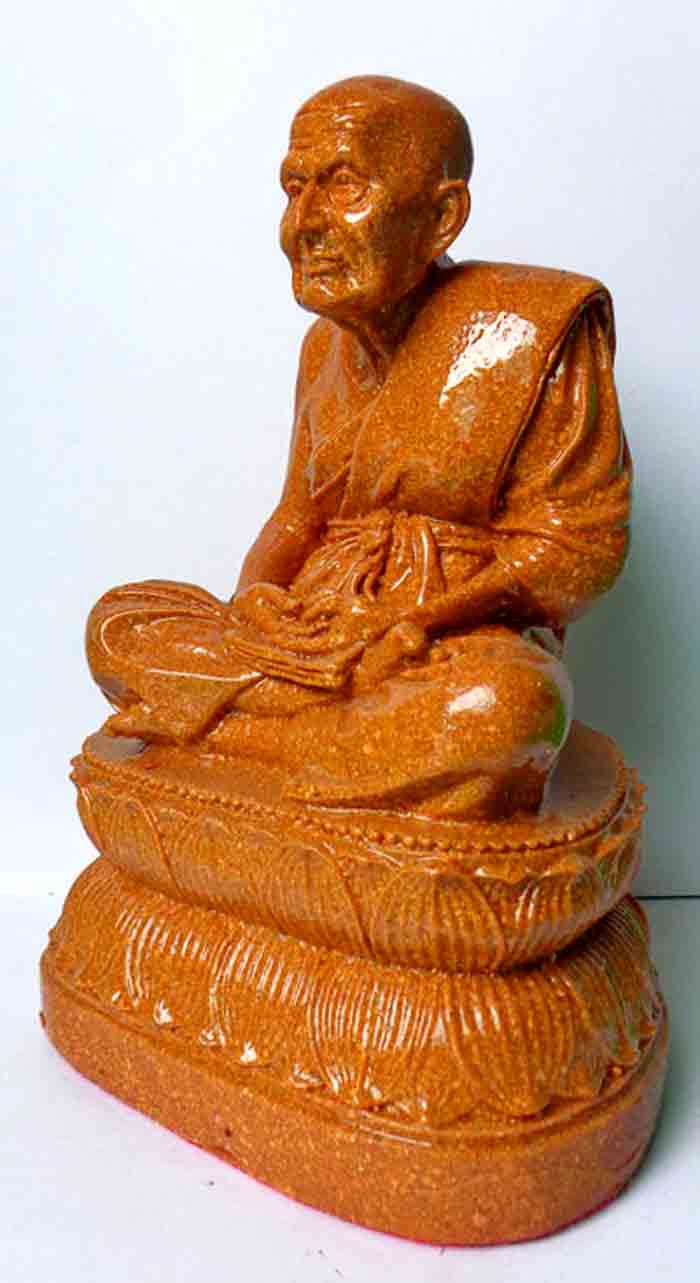 พระบูชาหลวงพ่อทวด วัดช้างไห้ เนื้อกระเบื้องหลังคาโบส์ถ หน้าตัก 5 นิ้ว ความสูง 8 นิ้ว สวยงามมากๆค่ะ เ