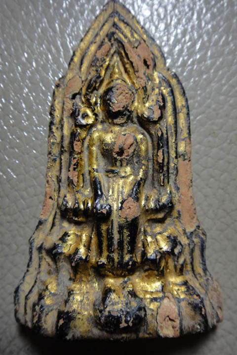 โคนสมอปางห้อยพระบาท เนื้อดิน ลงรักปิดทอง สภาพล้างผิว สวยๆครับ