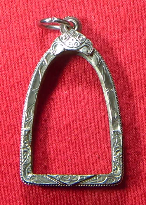 01 กรอบเงินแท้มือสอง ใส่พระหลวงพ่อโสธรขนาดลอยองค์ รุ่นกรมตำรวจได้ 