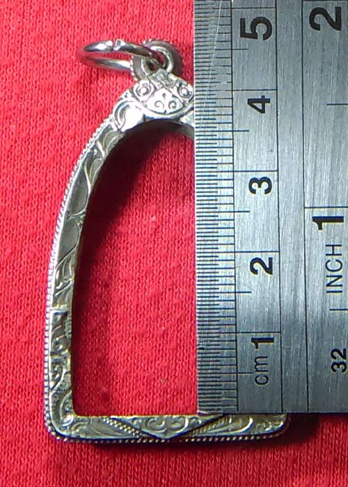 01 กรอบเงินแท้มือสอง ใส่พระหลวงพ่อโสธรขนาดลอยองค์ รุ่นกรมตำรวจได้ 