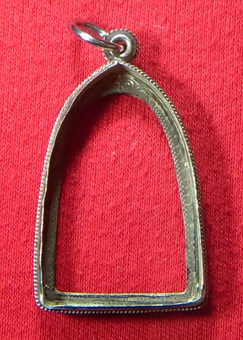 01 กรอบเงินแท้มือสอง ใส่พระหลวงพ่อโสธรขนาดลอยองค์ รุ่นกรมตำรวจได้ 