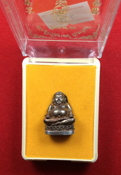 พระสังกัจจายน์ รุ่นรับทรัพย์ หลวงพ่อสาคร เนื้อนวะก้นเงิน หมายเลข 196