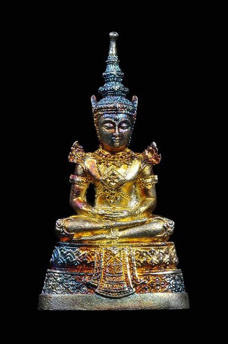 พระแก้วมรกตกรมสรรพสามิตรเนื้อเงิน