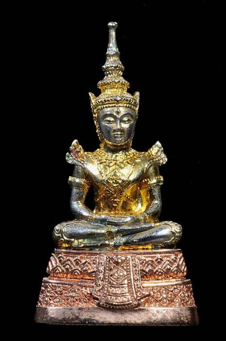 พระแก้วมรกตกรมสรรพสามิตรเนื้อเงินสามกษัตริย์