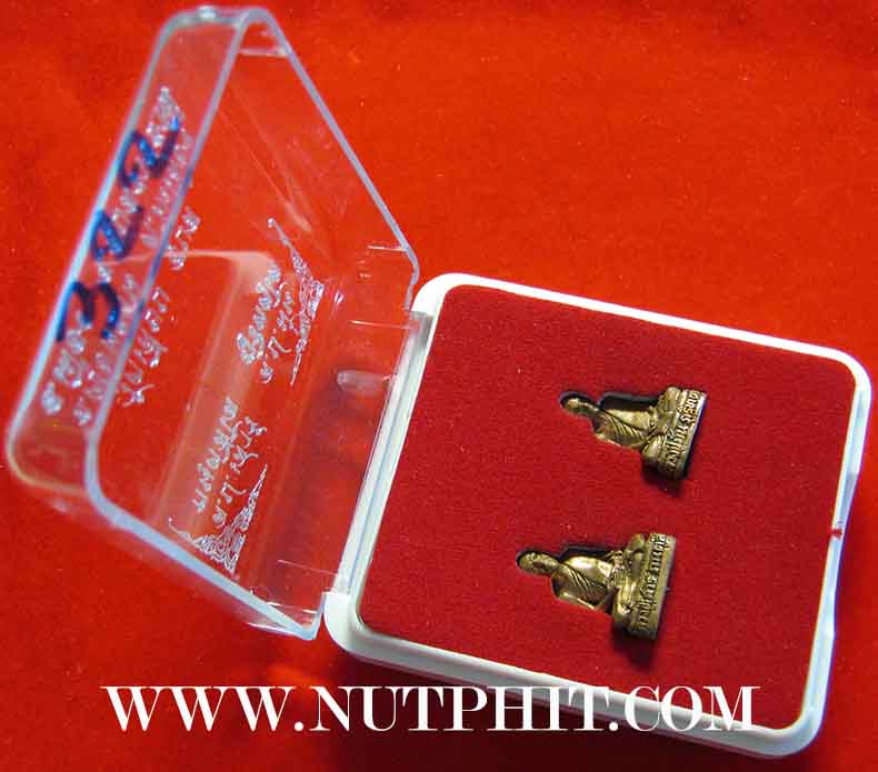 95*ล.ป.เสาร์ +ล.ป.มั่น พิธีพุทธาภิเษก ทรงพระกรุณาโปรดเกล้าฯ พระราชทานไฟพระฤกษ์จุดเทียนชัย