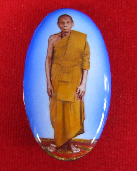 ล็อกเก็ต รุ่นอายุยืน ฉากสีฟ้า หลวงพ่อเพี้ยน ปี49 ตอก2โค๊ตและหมายเลข 1003 ด้านหลัง...เคาะเดียวแดง...