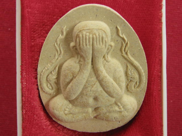 พระผงปิดตาจัมโบ้ ... หลวงปู่คำ พันธ์ รุ่นอุดมความสุข ปี40 ส วย ๆๆๆ กล่องเดิม