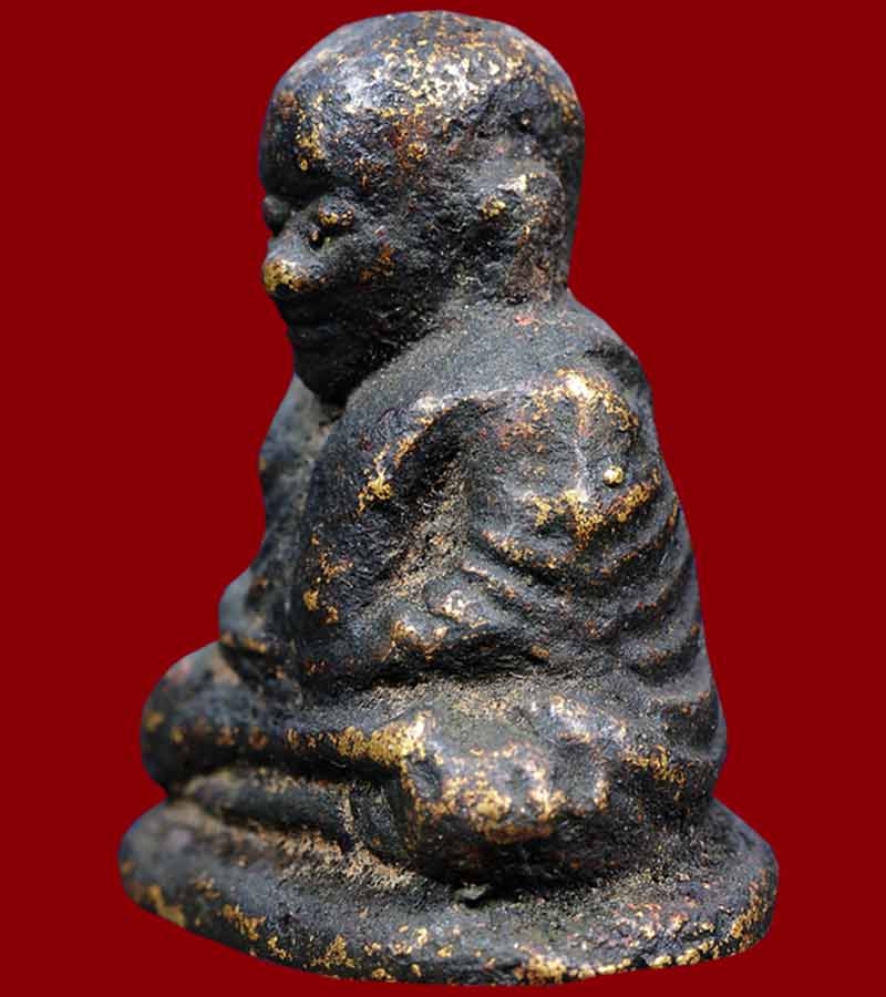 หลวงพ่อเงิน วัดบางคลาน จังหวัดพิจิตร รุ่นปืนแตก พิมพ์เศียรโต มีขี้ตา ปี ๒๕๒๘ 