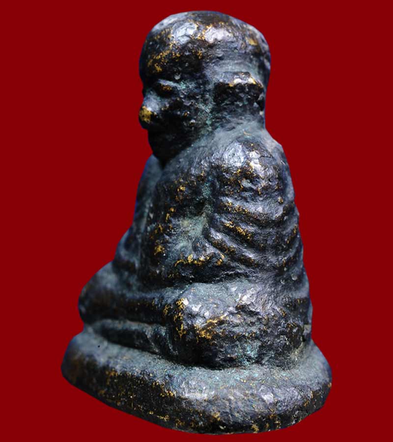 หลวงพ่อเงิน วัดบางคลาน จังหวัดพิจิตร รุ่นปืนแตก พิมพ์นิยม เศียรโต  ปี ๒๕๒๘ 