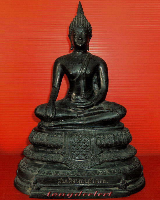 พระบูชาสมเด็จพระพุทธโคดม หลวงพ่อขอม วัดไผ่โรงวัว จ.สุพรรณบุรี ใต้ฐานดินไทยสวยมากค่ะ