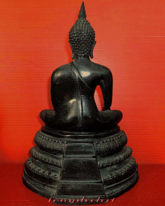 พระบูชาสมเด็จพระพุทธโคดม หลวงพ่อขอม วัดไผ่โรงวัว จ.สุพรรณบุรี ใต้ฐานดินไทยสวยมากค่ะ