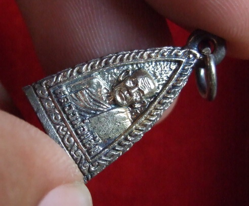 พระกริ่งสามหน้า วัดฉลอง ภูเก็ต ปี 2535 สภาพสวย กล่องเดิม ตามรูป