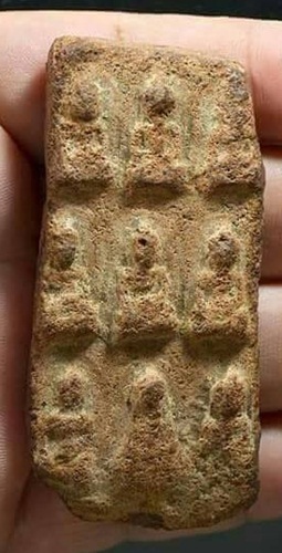 พระกรุนาดูนพระแผงตัดเก้าสวยๆเก่าๆครับ