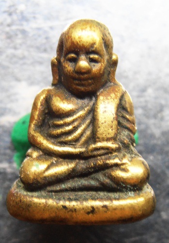 หลวงพ่อเงินปืนแตก พิมพ์เล็ก แจกแม่ครัว ตอกหมายเลข สวยๆครับ