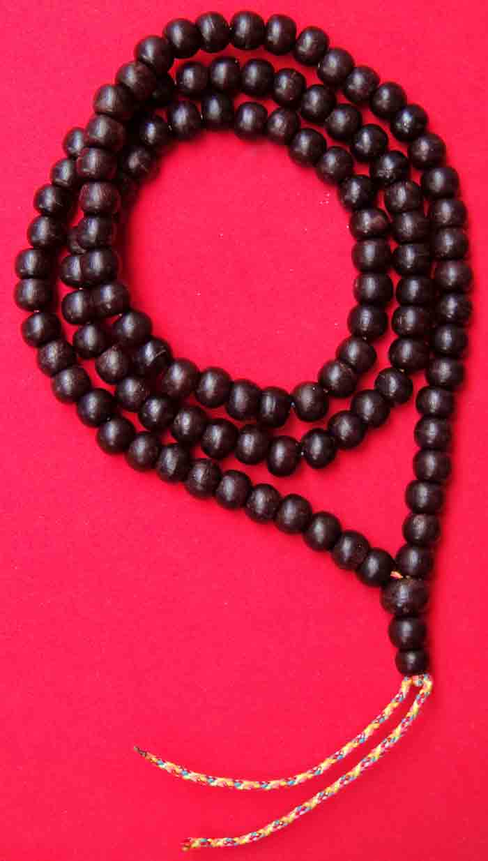 ***สร้อยประคำ “แก่นมะขาม” 108 เม็ด เส้นผ่าศูนย์กลางเม็ด 1 เซนติเมตร ขนาดความยาว 38 นิ้ว  “แก่นมะขาม”