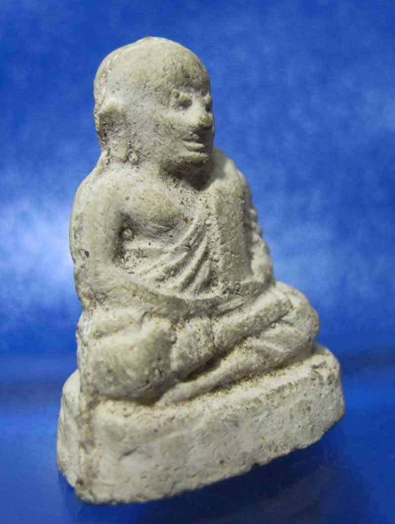 รูปหล่อหลวงพ่อเงิน เนื้อดินลองพิมพ์  รุ่นช้างคู่ วัดท้ายน้ำ จ.พิจิตร ปี 2526