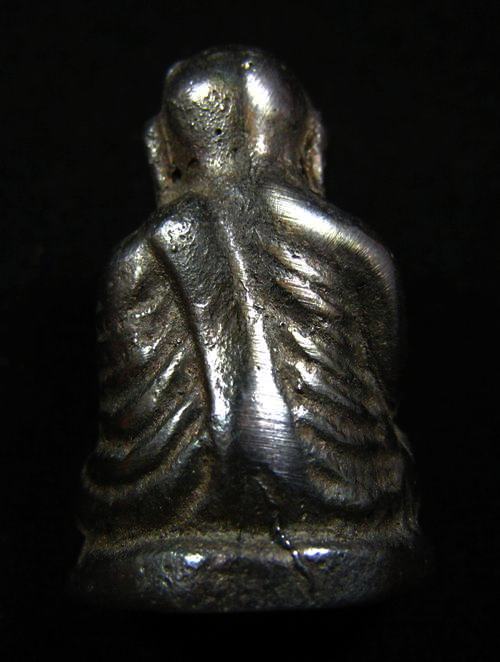 พระพิมพ์หลวงพ่อเงิน เนื้อเมฆพัตร สวยไม่ทราบที่ครับ