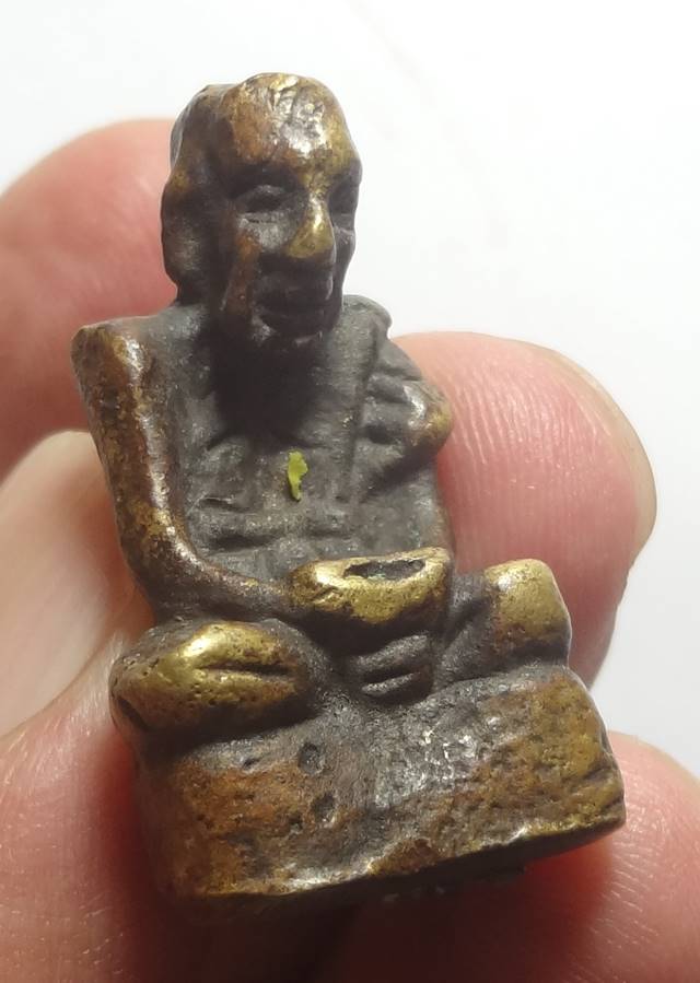 : หลวงพ่ออยู่ บางหัวเสือตามภาพ