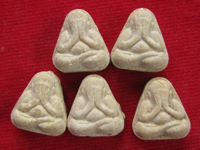 พระปิดตามหาลาภเขมโก "ปิดตาฟ้าลั่น" 5 องค์ ปี17