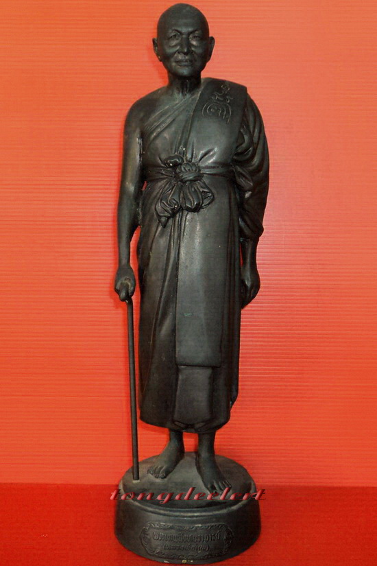 รูปหล่อบูชายืนถือไม้เท้าหลวงพ่อแพ วัดพิกุลทอง จ.สิงห์บุรี สวยมากค่ะ