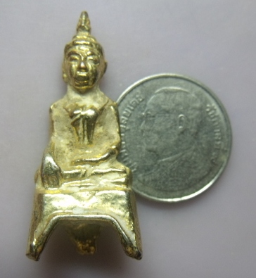 **วัดใจ**พระพุทธฐาน 3 ขา มีดินใต้ฐาน เนื้อกะไหล่ทอง ไม่ทราบที**สวยๆ
