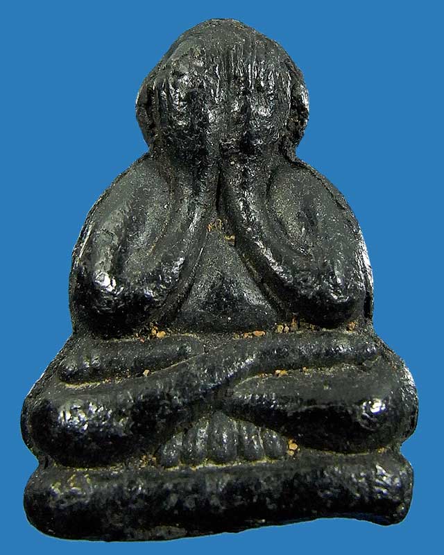 พระปิดตาฐานสูงหลังยันต์ (ดินเก้าบัง) หลวงปู่คำพัน